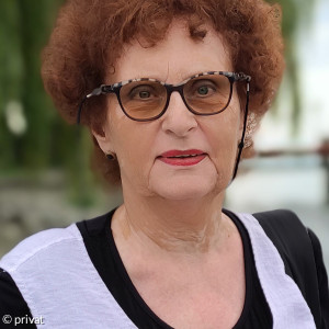 Sabine Matthäus: ausgebildete Tanzleiterin im meditativen und sakralen Tanz bei Dr. Maria-Gabriele Wosien - langjährige Tanzerfahrung in unterschiedlichsten Tanzprojekten